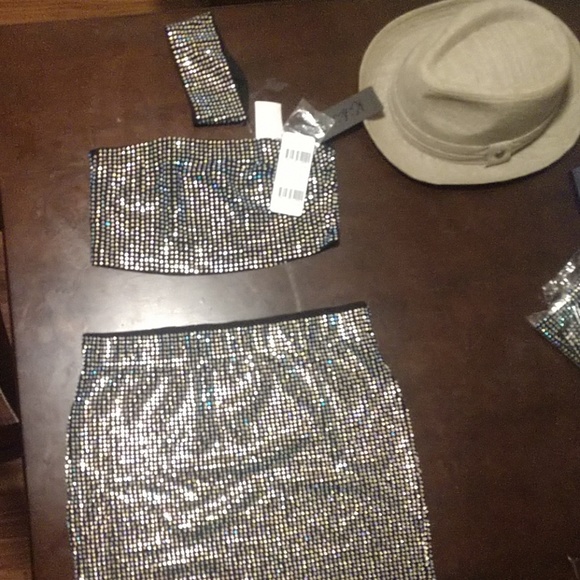 Skirt ,top & choker - Picture 2 of 4